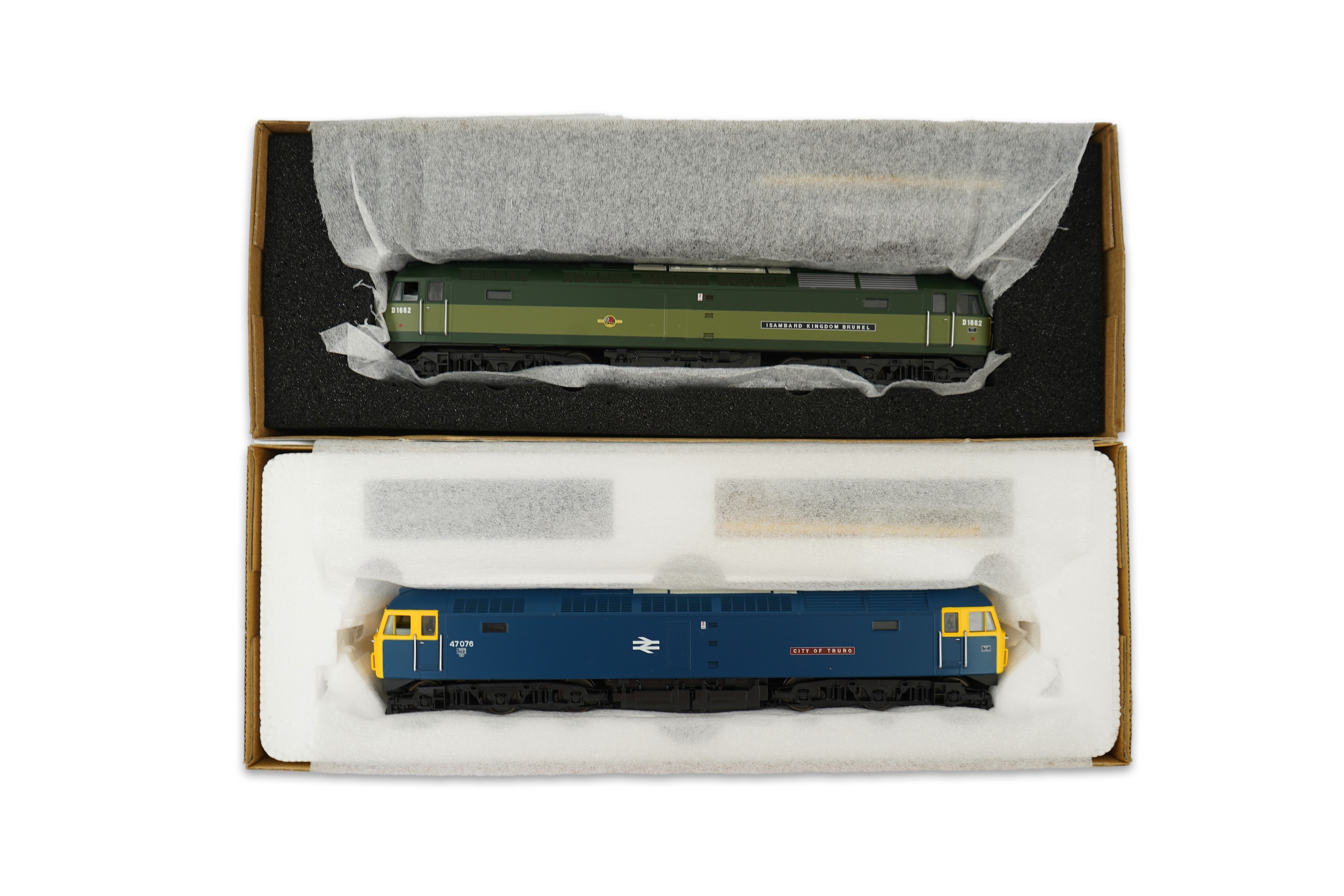 Two boxed Heljan 00 gauge railway BR class 47 diesel-electric Co-Co locomotives; Isambard Kingdom Brunel D1662, (4701), together with City of Truro 47076, (4732)